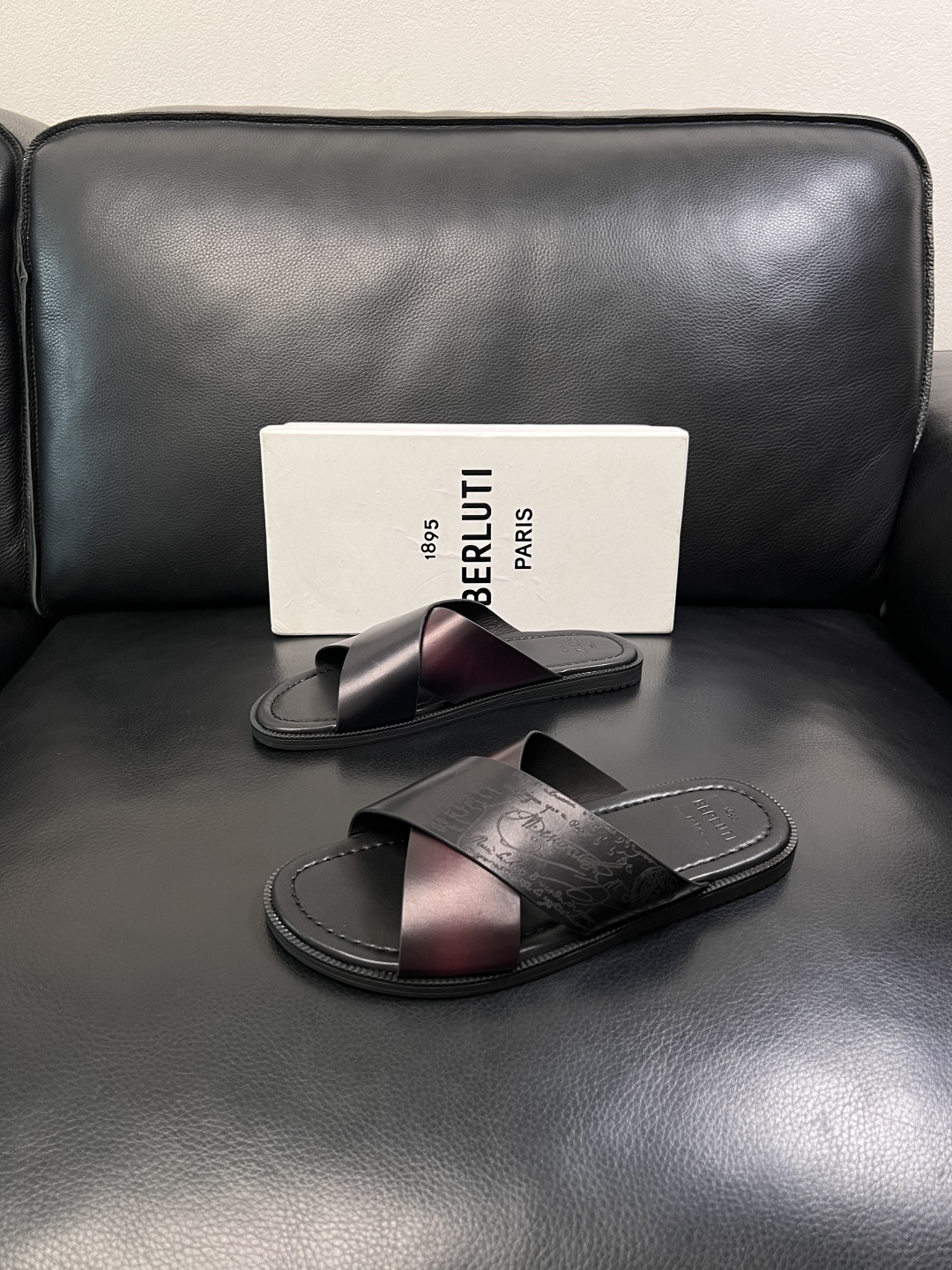 Berluti  高品质  顶级工艺品  布鲁提  拖鞋专柜同步发售原厂配置，意大利进口牛皮面料，全进口