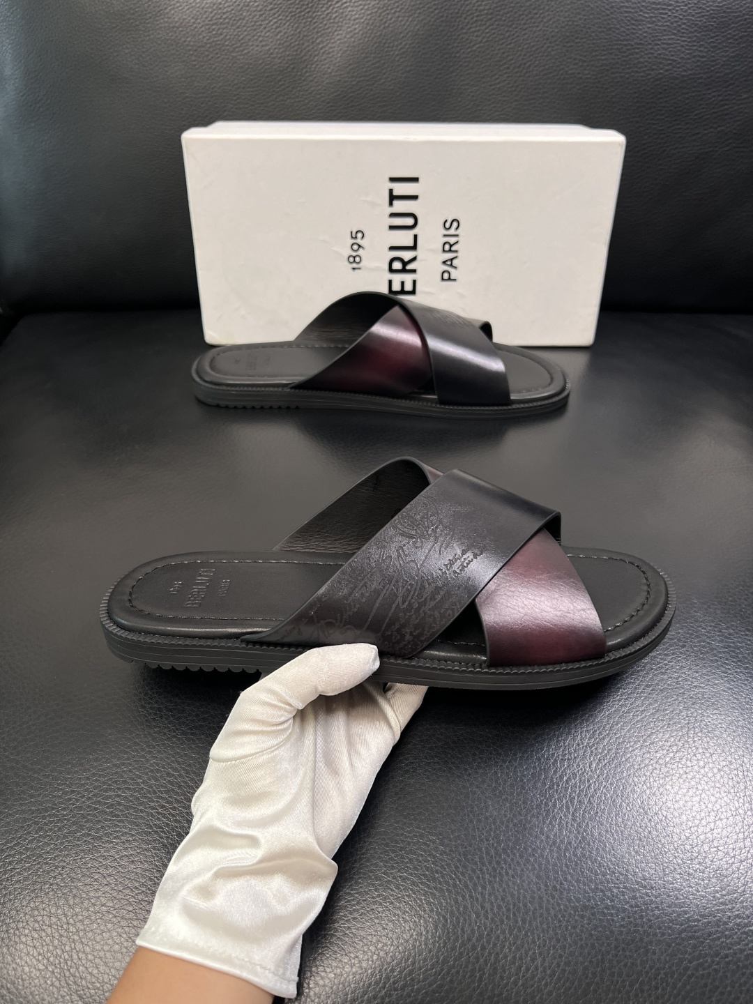 Berluti  高品质  顶级工艺品  布鲁提  拖鞋专柜同步发售原厂配置，意大利进口牛皮面料，全进口