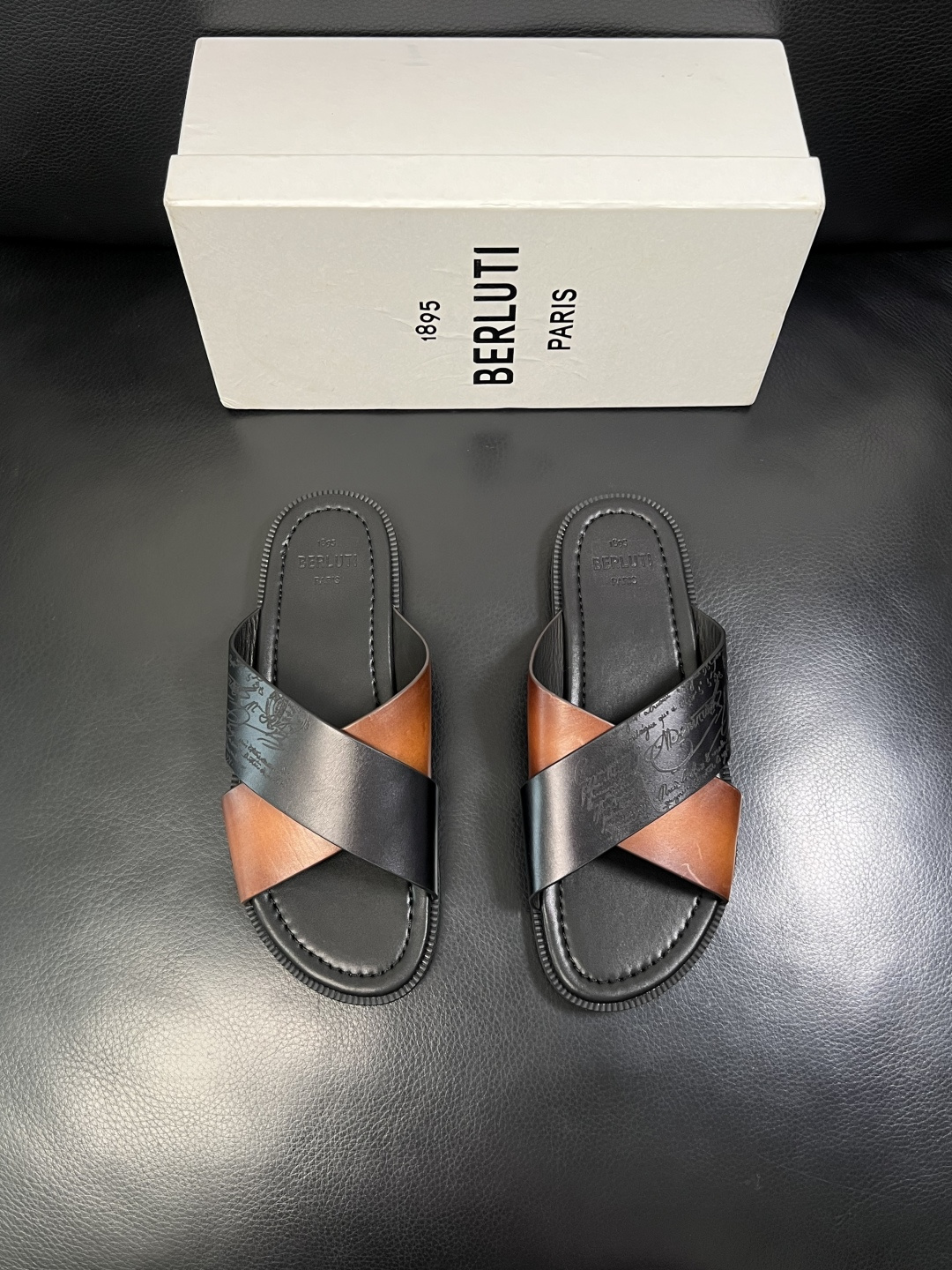 Berluti  高品质  顶级工艺品  布鲁提  拖鞋专柜同步发售原厂配置，意大利进口牛皮面料，全进口