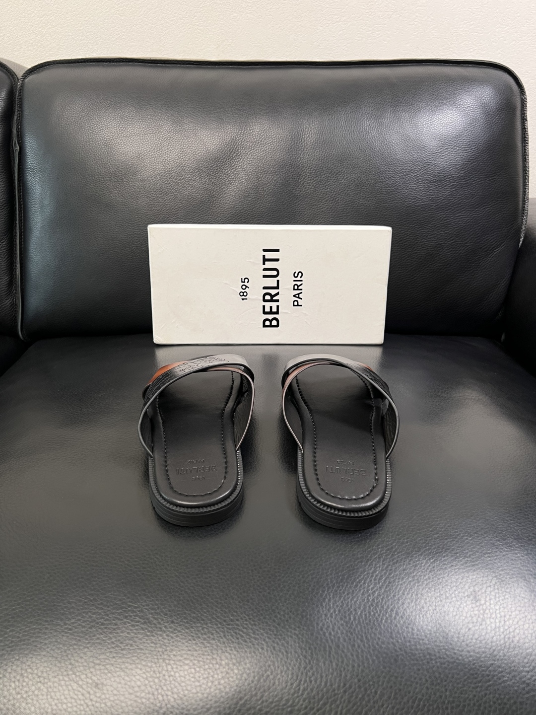 Berluti  高品质  顶级工艺品  布鲁提  拖鞋专柜同步发售原厂配置，意大利进口牛皮面料，全进口