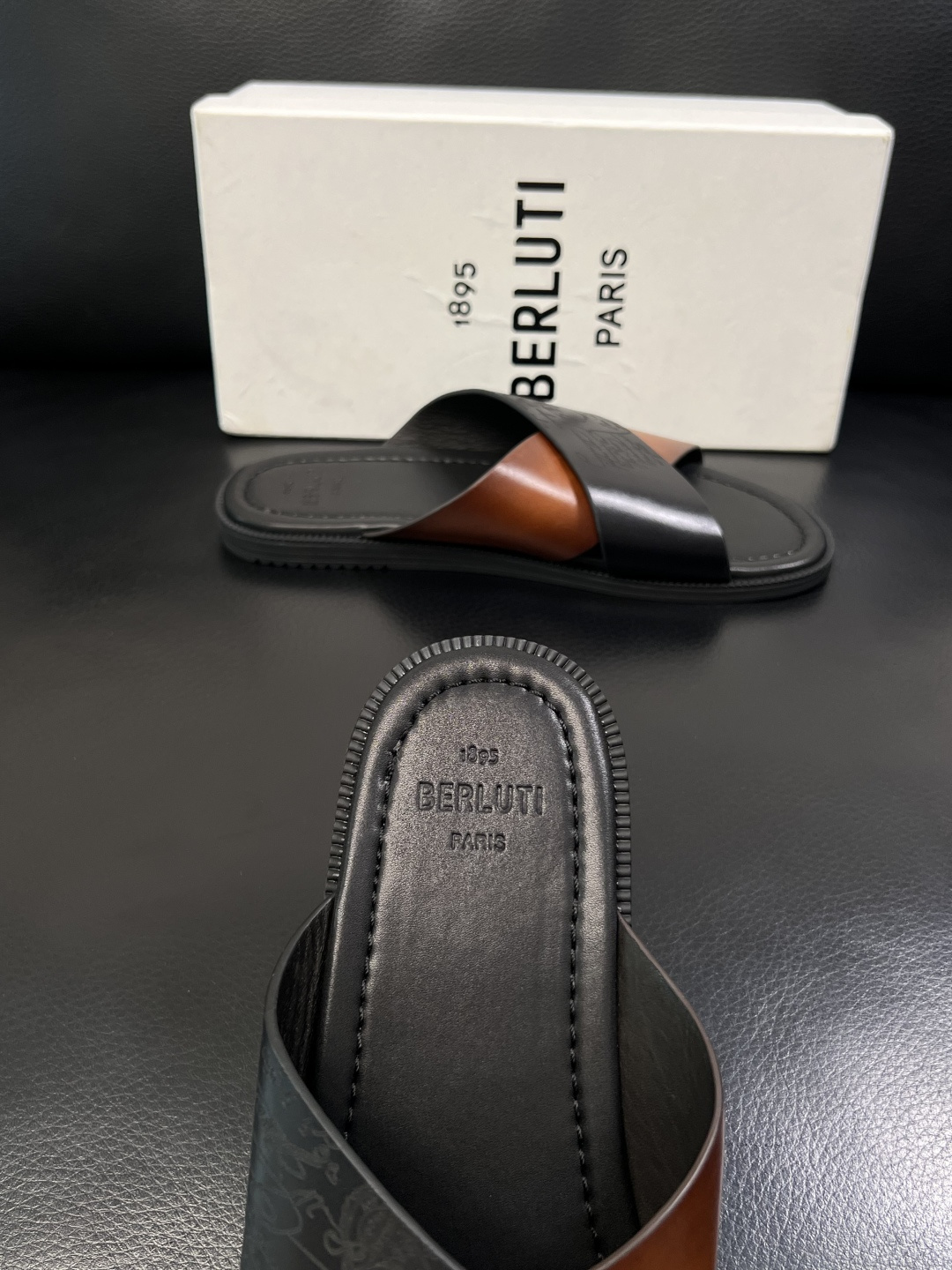 Berluti  高品质  顶级工艺品  布鲁提  拖鞋专柜同步发售原厂配置，意大利进口牛皮面料，全进口