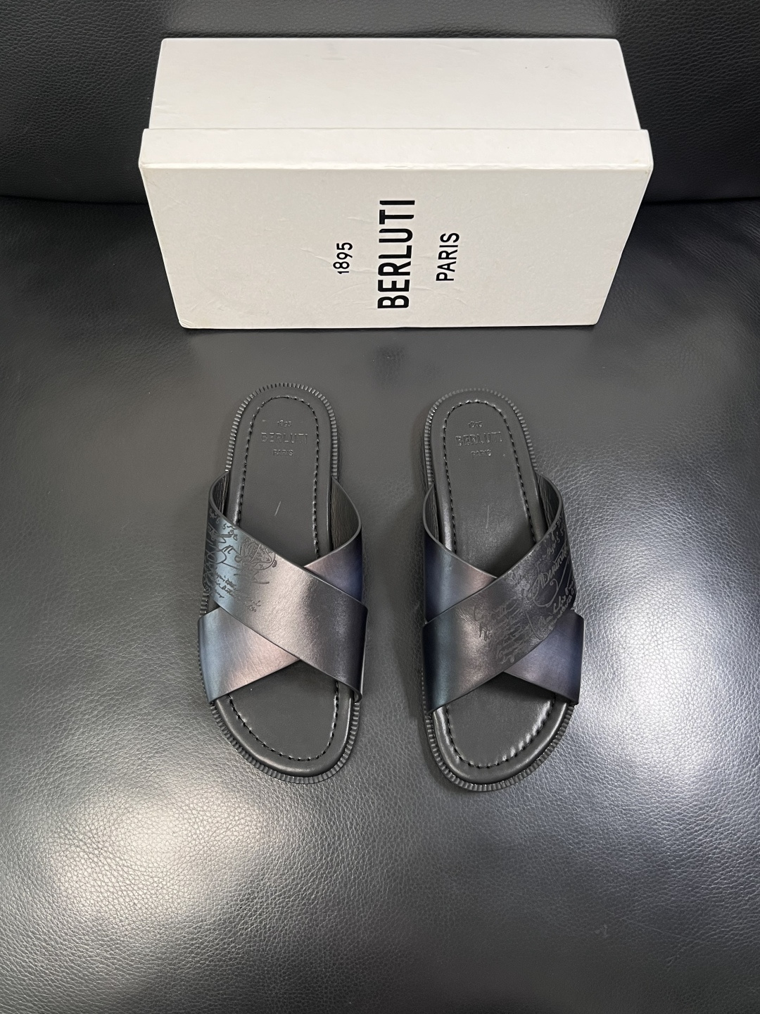 Berluti  高品质  顶级工艺品  布鲁提  拖鞋专柜同步发售原厂配置，意大利进口牛皮面料，全进口