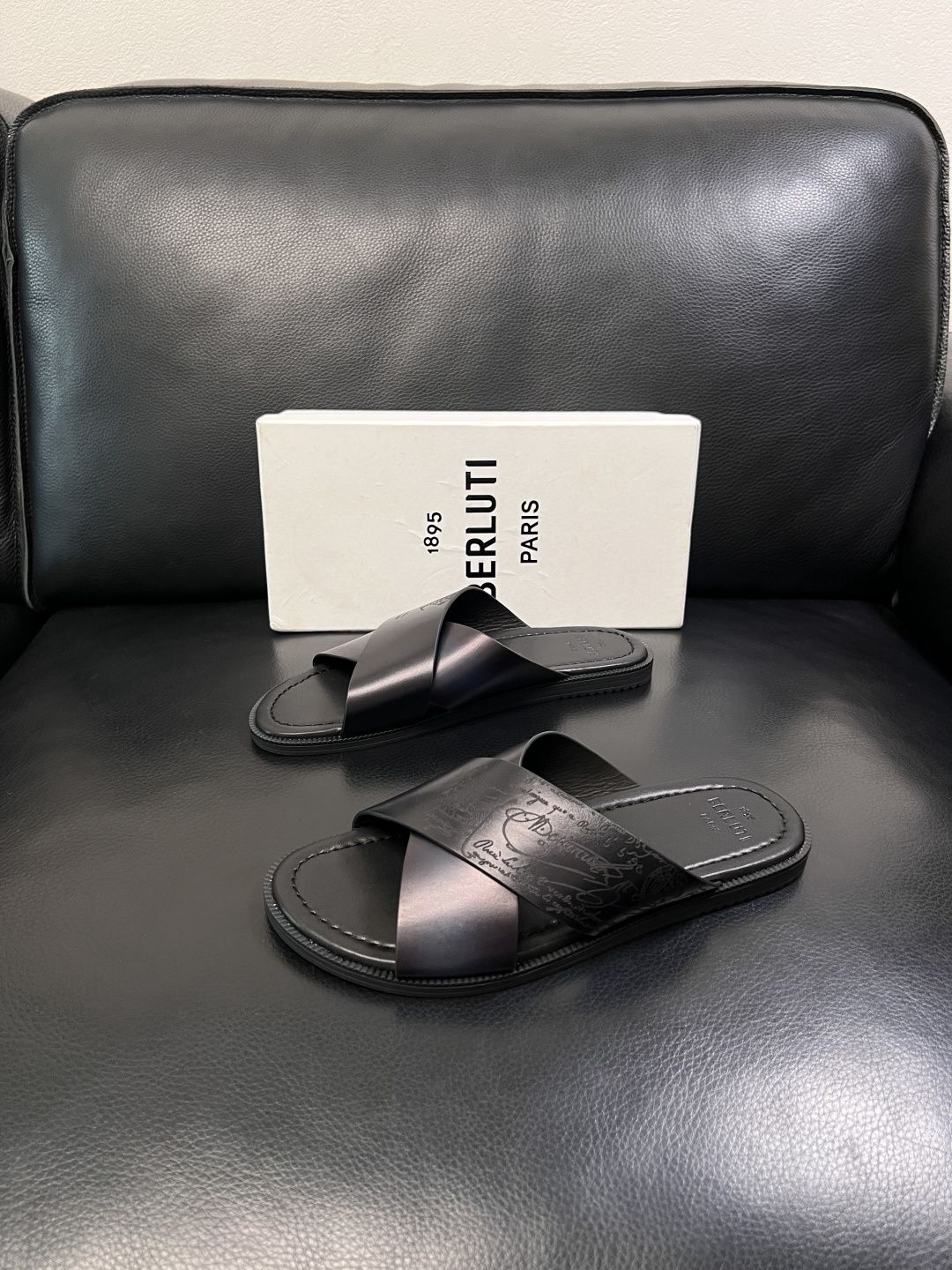 Berluti  高品质  顶级工艺品  布鲁提  拖鞋专柜同步发售原厂配置，意大利进口牛皮面料，全进口