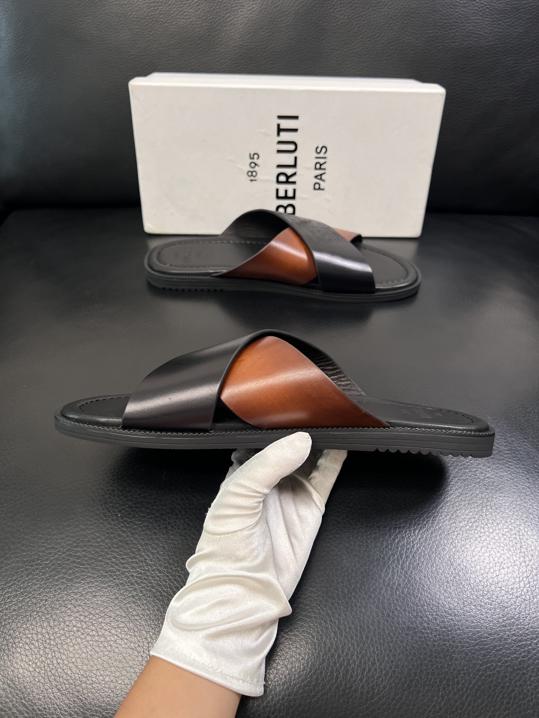 Berluti  高品质  顶级工艺品  布鲁提  拖鞋专柜同步发售原厂配置，意大利进口牛皮面料，全进口