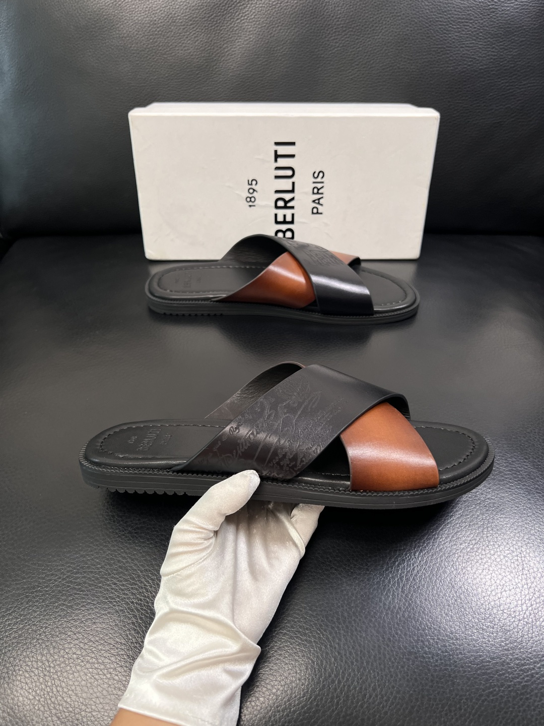 Berluti  高品质  顶级工艺品  布鲁提  拖鞋专柜同步发售原厂配置，意大利进口牛皮面料，全进口