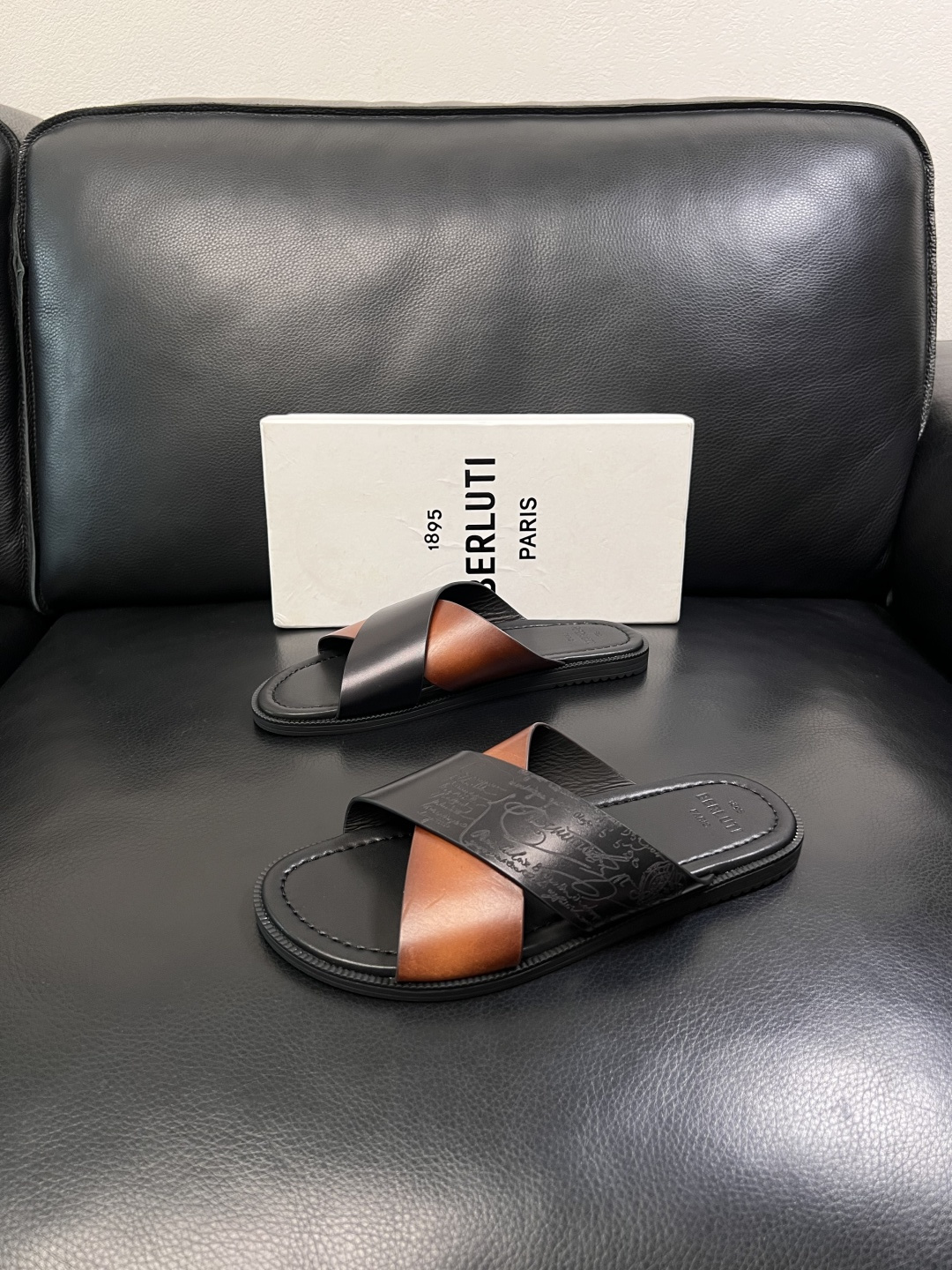 Berluti  高品质  顶级工艺品  布鲁提  拖鞋专柜同步发售原厂配置，意大利进口牛皮面料，全进口