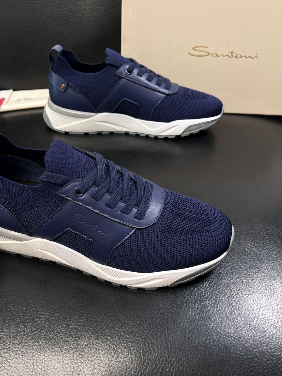 Santoni  高品质    顶级工艺品  圣东尼  专柜新品同步，鞋面意大利进口牛皮飞织面料，进口水