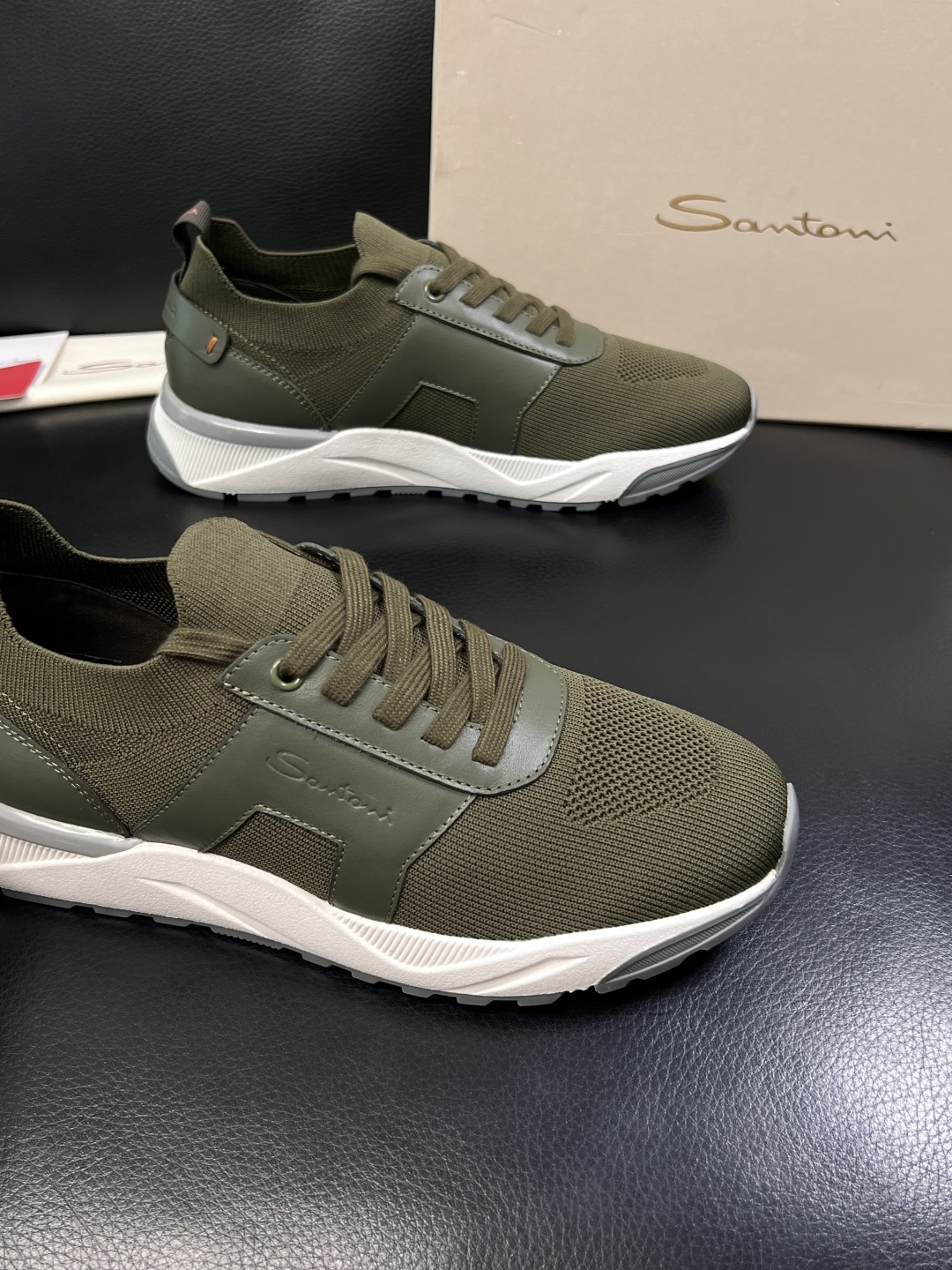 Santoni  高品质    顶级工艺品  圣东尼  专柜新品同步，鞋面意大利进口牛皮飞织面料，进口水