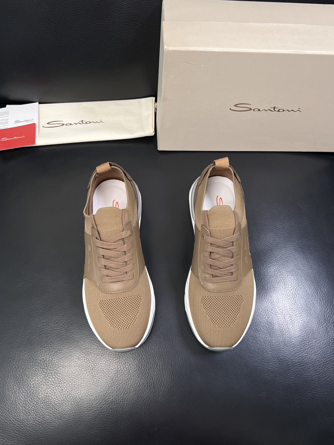 Santoni  高品质    顶级工艺品  圣东尼  专柜新品同步，鞋面意大利进口牛皮飞织面料，进口水