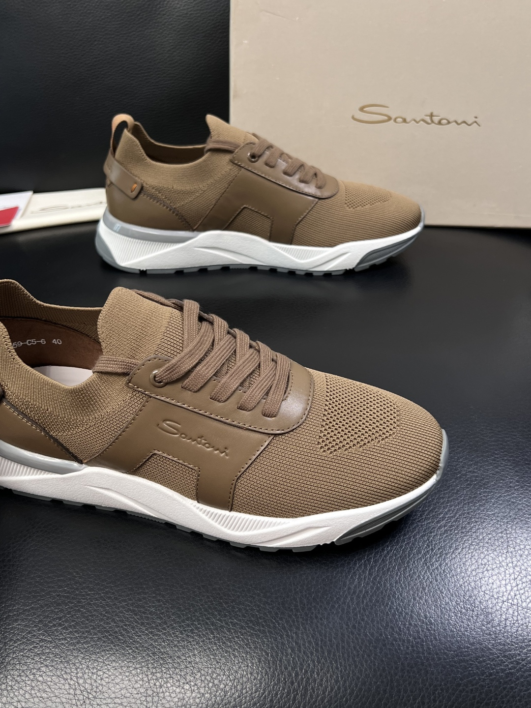 Santoni  高品质    顶级工艺品  圣东尼  专柜新品同步，鞋面意大利进口牛皮飞织面料，进口水