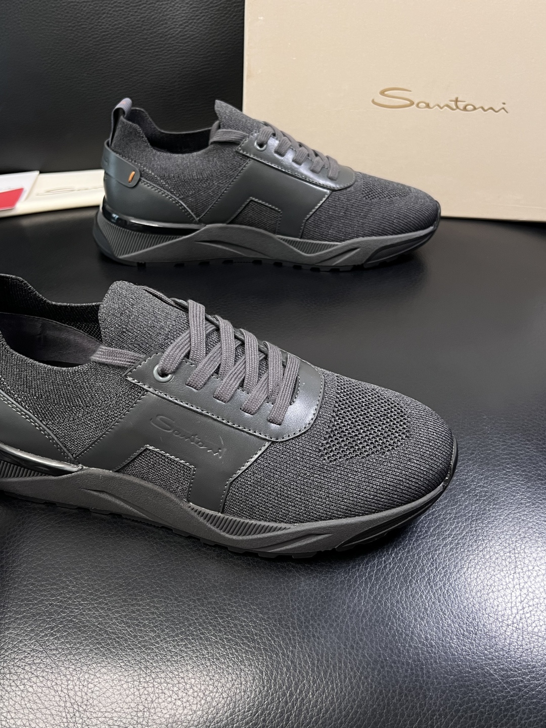Santoni  高品质    顶级工艺品  圣东尼  专柜新品同步，鞋面意大利进口牛皮飞织面料，进口水