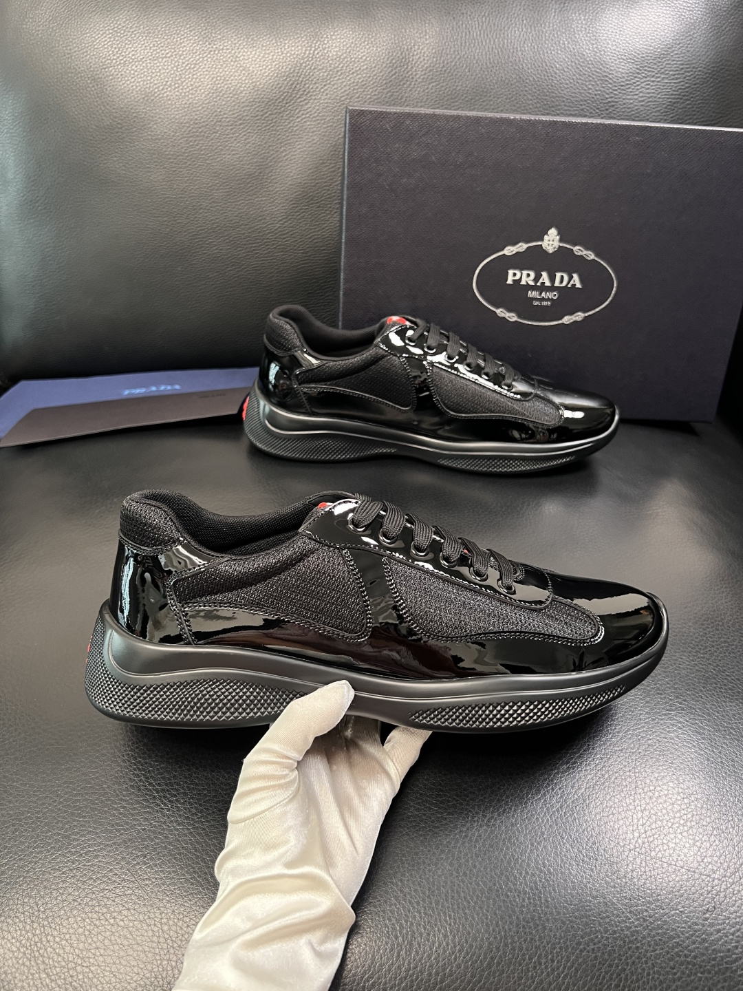 Prada  顶级工艺品，普拉达 专柜同步，原厂配置意大利进口牛皮拼布面料，进口牛皮内里垫，透气舒适，鞋