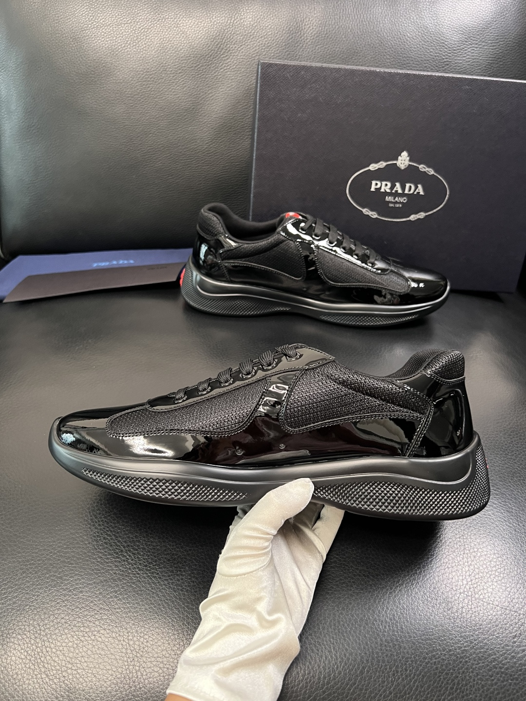 Prada  顶级工艺品，普拉达 专柜同步，原厂配置意大利进口牛皮拼布面料，进口牛皮内里垫，透气舒适，鞋