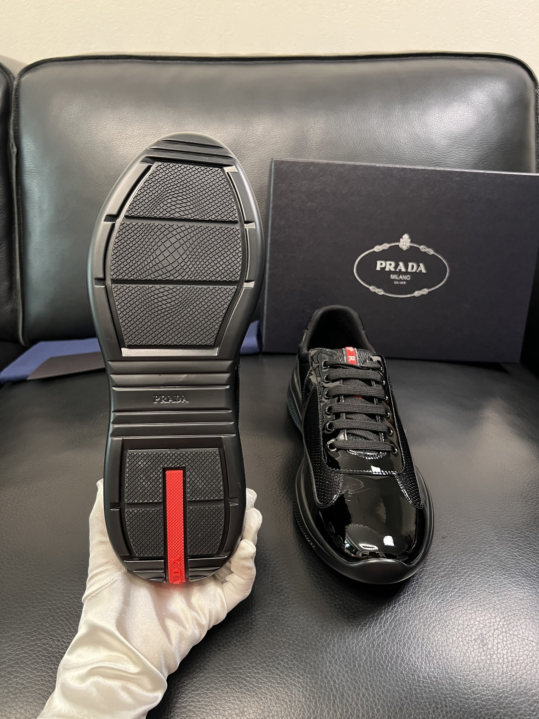 Prada  顶级工艺品，普拉达 专柜同步，原厂配置意大利进口牛皮拼布面料，进口牛皮内里垫，透气舒适，鞋