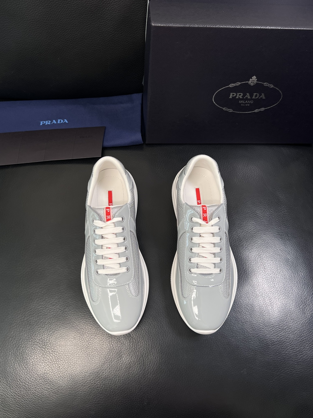 Prada  顶级工艺品，普拉达 专柜同步，原厂配置意大利进口牛皮拼布面料，进口牛皮内里垫，透气舒适，鞋