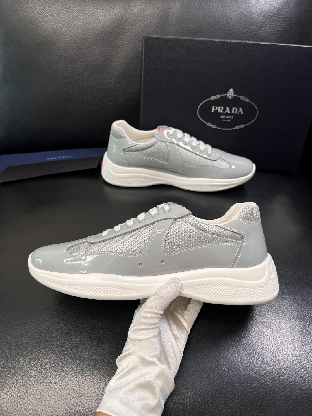 Prada  顶级工艺品，普拉达 专柜同步，原厂配置意大利进口牛皮拼布面料，进口牛皮内里垫，透气舒适，鞋
