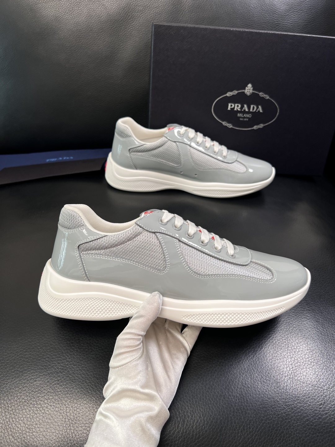 Prada  顶级工艺品，普拉达 专柜同步，原厂配置意大利进口牛皮拼布面料，进口牛皮内里垫，透气舒适，鞋