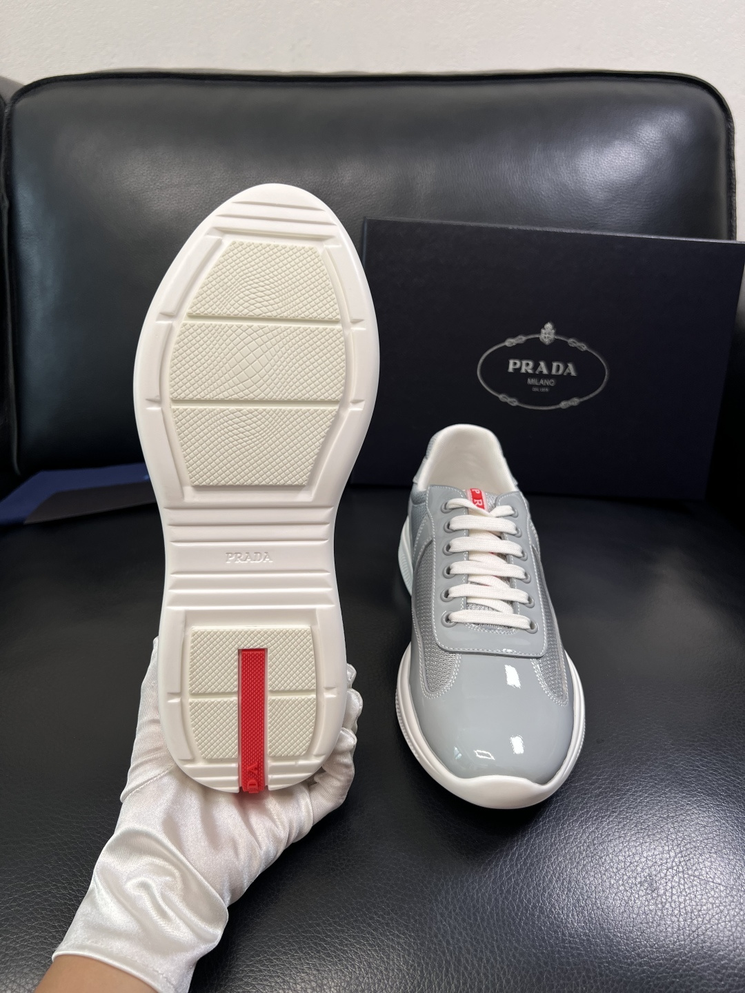 Prada  顶级工艺品，普拉达 专柜同步，原厂配置意大利进口牛皮拼布面料，进口牛皮内里垫，透气舒适，鞋