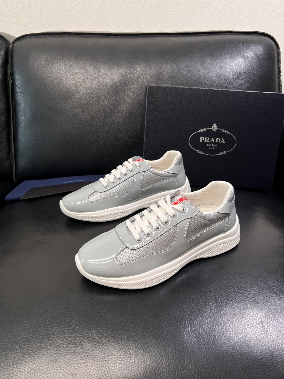Prada  顶级工艺品，普拉达 专柜同步，原厂配置意大利进口牛皮拼布面料，进口牛皮内里垫，透气舒适，鞋