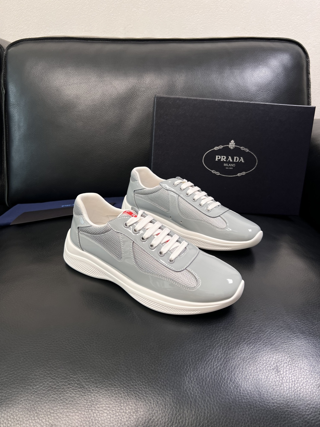 Prada  顶级工艺品，普拉达 专柜同步，原厂配置意大利进口牛皮拼布面料，进口牛皮内里垫，透气舒适，鞋