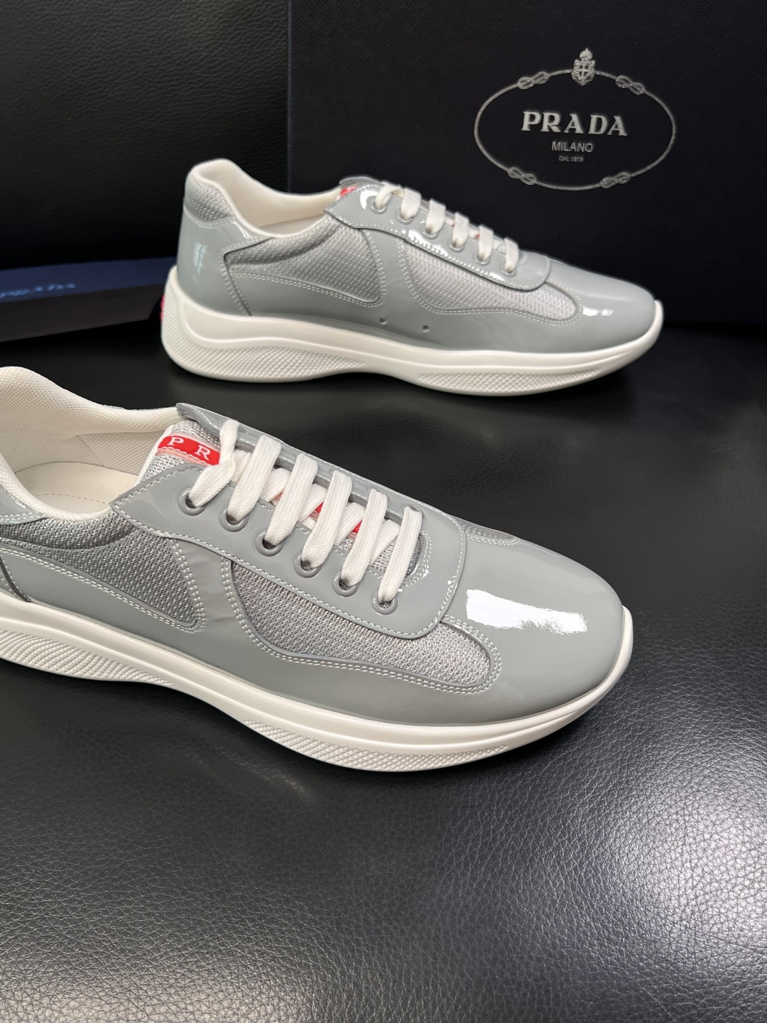 Prada  顶级工艺品，普拉达 专柜同步，原厂配置意大利进口牛皮拼布面料，进口牛皮内里垫，透气舒适，鞋