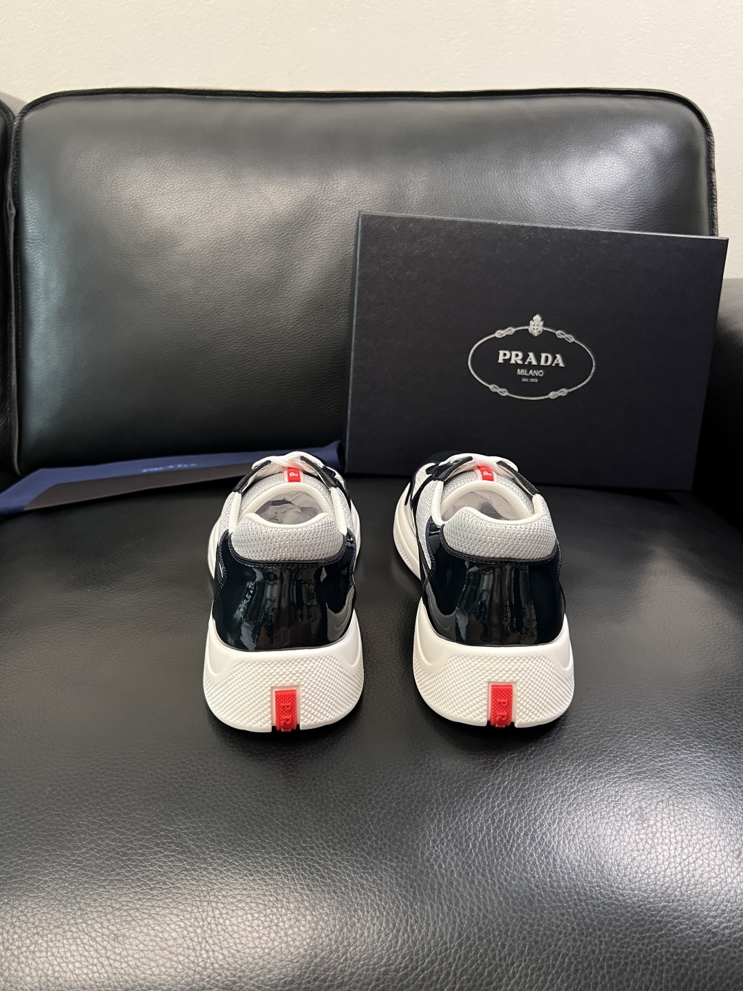 Prada  顶级工艺品，普拉达 专柜同步，原厂配置意大利进口牛皮拼布面料，进口牛皮内里垫，透气舒适，鞋