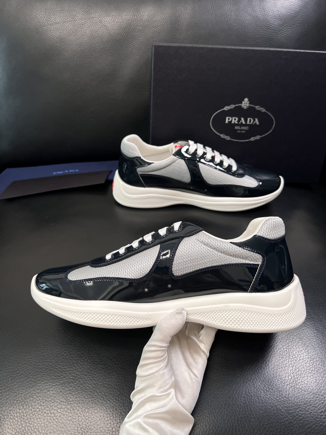Prada  顶级工艺品，普拉达 专柜同步，原厂配置意大利进口牛皮拼布面料，进口牛皮内里垫，透气舒适，鞋