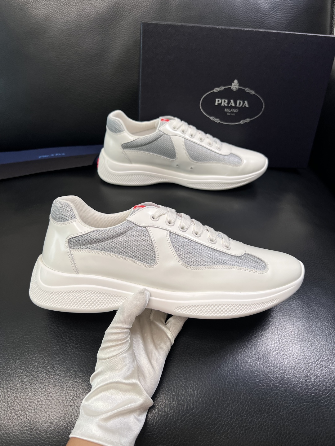Prada  顶级工艺品，普拉达 专柜同步，原厂配置意大利进口牛皮拼布面料，进口牛皮内里垫，透气舒适，鞋