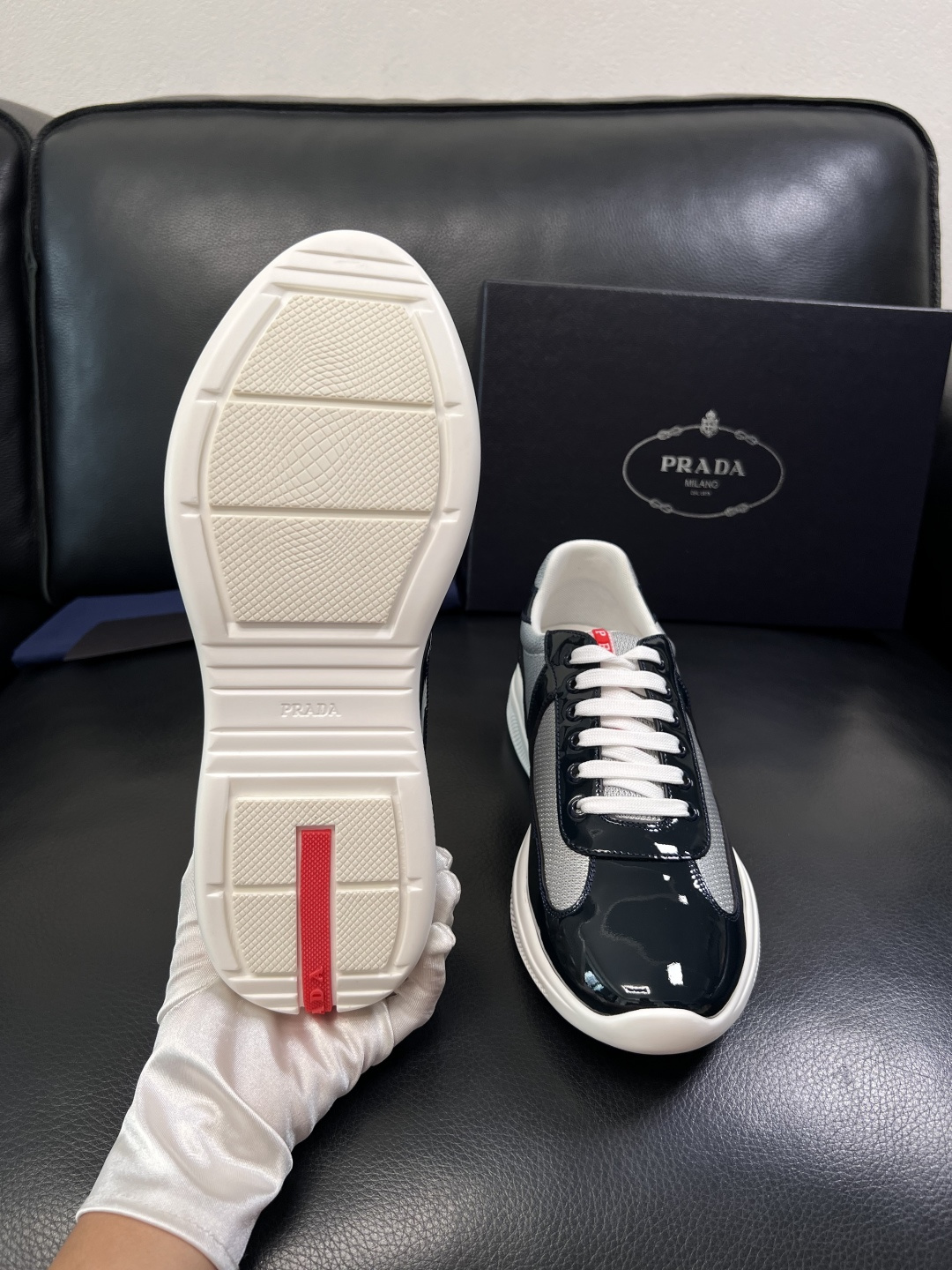 Prada  顶级工艺品，普拉达 专柜同步，原厂配置意大利进口牛皮拼布面料，进口牛皮内里垫，透气舒适，鞋