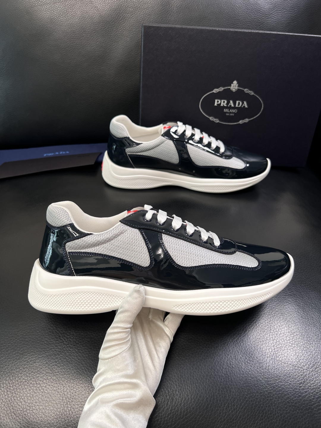 Prada  顶级工艺品，普拉达 专柜同步，原厂配置意大利进口牛皮拼布面料，进口牛皮内里垫，透气舒适，鞋
