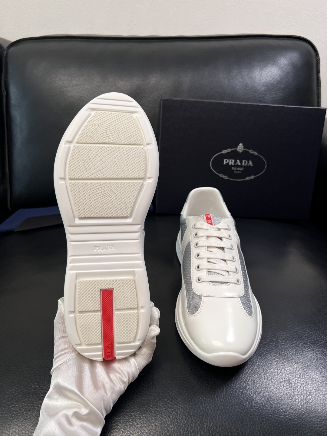 Prada  顶级工艺品，普拉达 专柜同步，原厂配置意大利进口牛皮拼布面料，进口牛皮内里垫，透气舒适，鞋