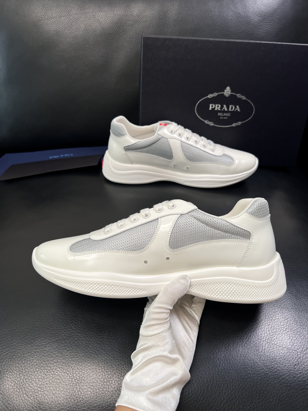 Prada  顶级工艺品，普拉达 专柜同步，原厂配置意大利进口牛皮拼布面料，进口牛皮内里垫，透气舒适，鞋