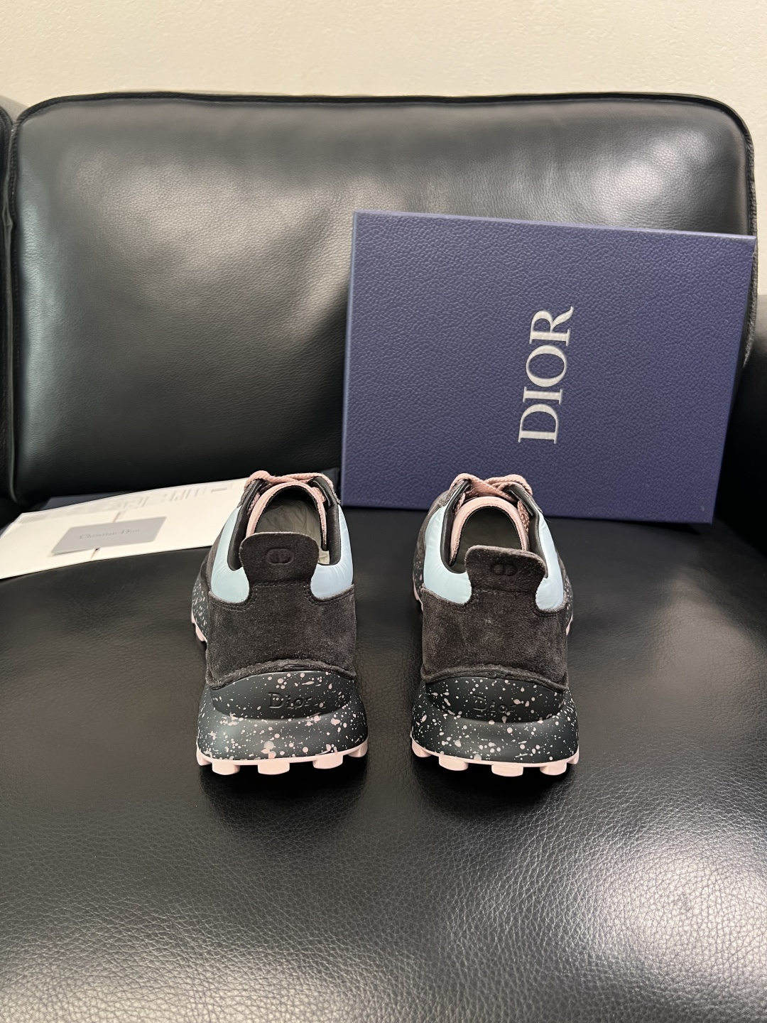 Dior 顶级工艺品 迪奥  专柜同步 原厂配置，意大利进口原版牛皮面料，透气舒适进口水染牛里垫，鞋底：