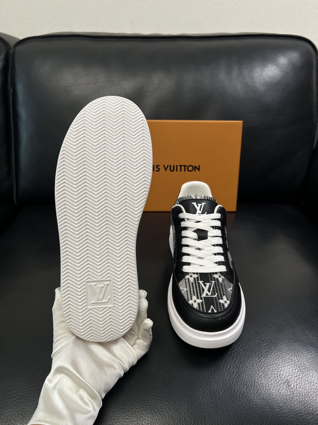 Lv  高品质  顶级工艺品  路易威登，运动板鞋专柜同步，鞋面意大利进口，高品质拼接缤纷色彩复杂工艺品