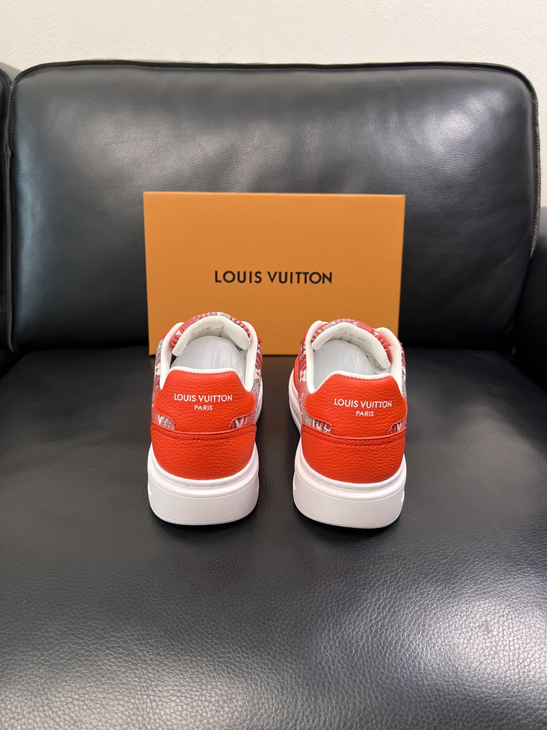Lv  高品质  顶级工艺品  路易威登，运动板鞋专柜同步，鞋面意大利进口，高品质拼接缤纷色彩复杂工艺品