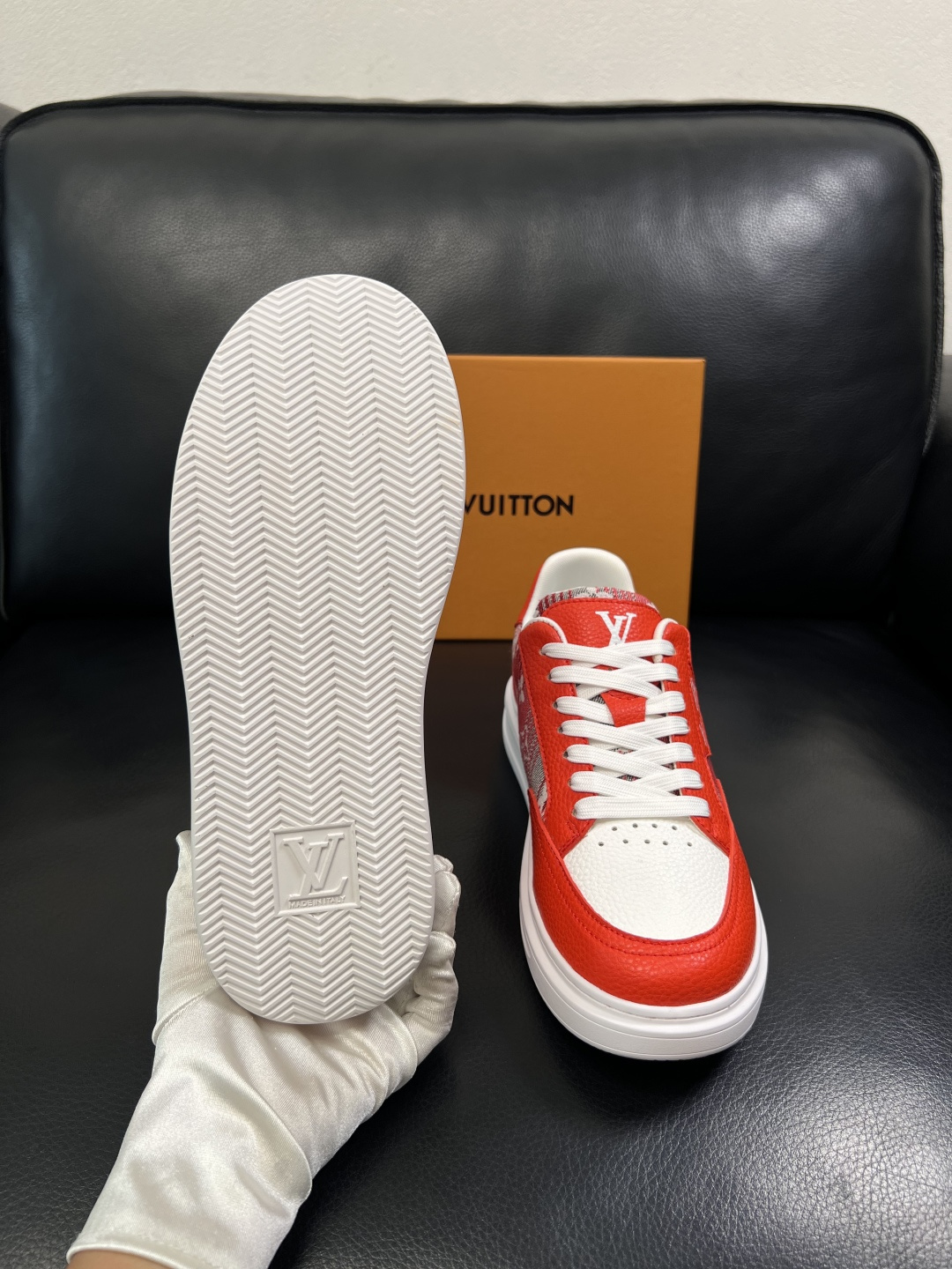 Lv  高品质  顶级工艺品  路易威登，运动板鞋专柜同步，鞋面意大利进口，高品质拼接缤纷色彩复杂工艺品