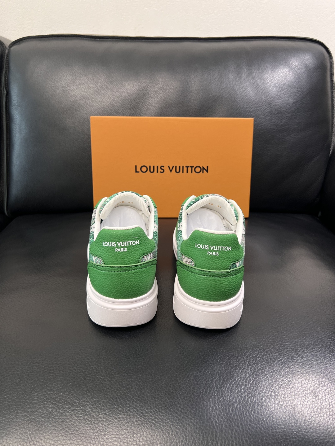 Lv  高品质  顶级工艺品  路易威登，运动板鞋专柜同步，鞋面意大利进口，高品质拼接缤纷色彩复杂工艺品