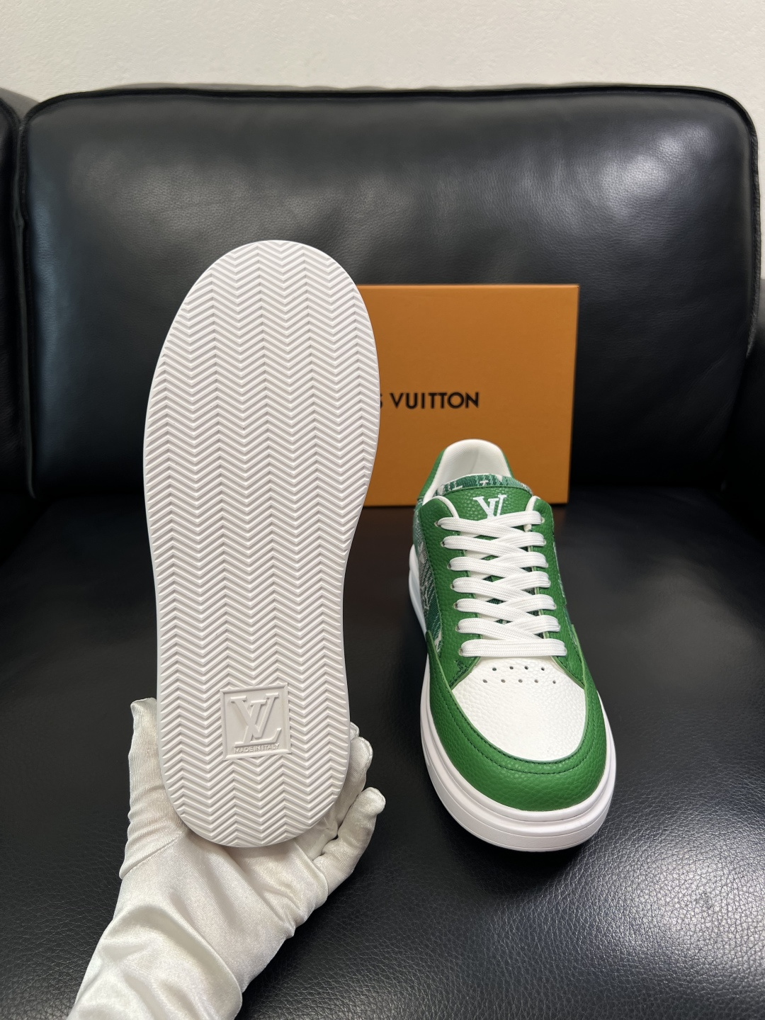Lv  高品质  顶级工艺品  路易威登，运动板鞋专柜同步，鞋面意大利进口，高品质拼接缤纷色彩复杂工艺品