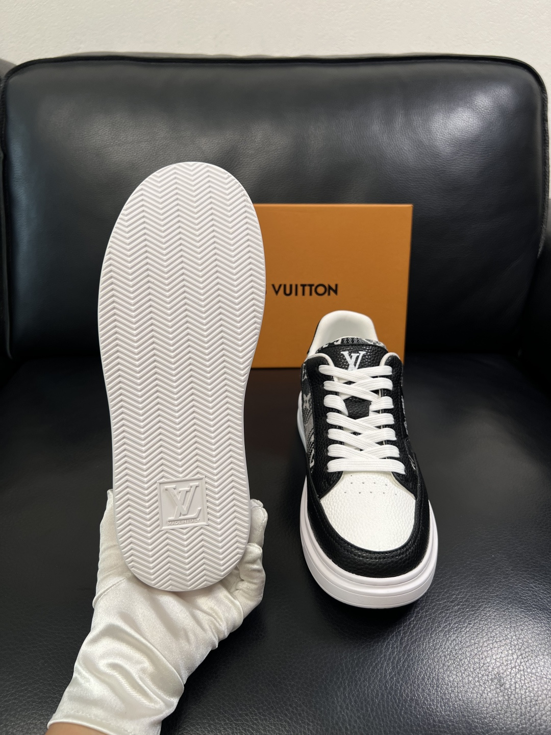 Lv  高品质  顶级工艺品  路易威登，运动板鞋专柜同步，鞋面意大利进口，高品质拼接缤纷色彩复杂工艺品