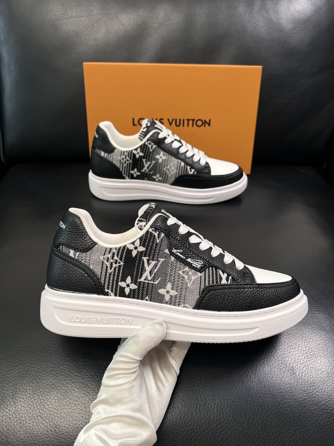 Lv  高品质  顶级工艺品  路易威登，运动板鞋专柜同步，鞋面意大利进口，高品质拼接缤纷色彩复杂工艺品