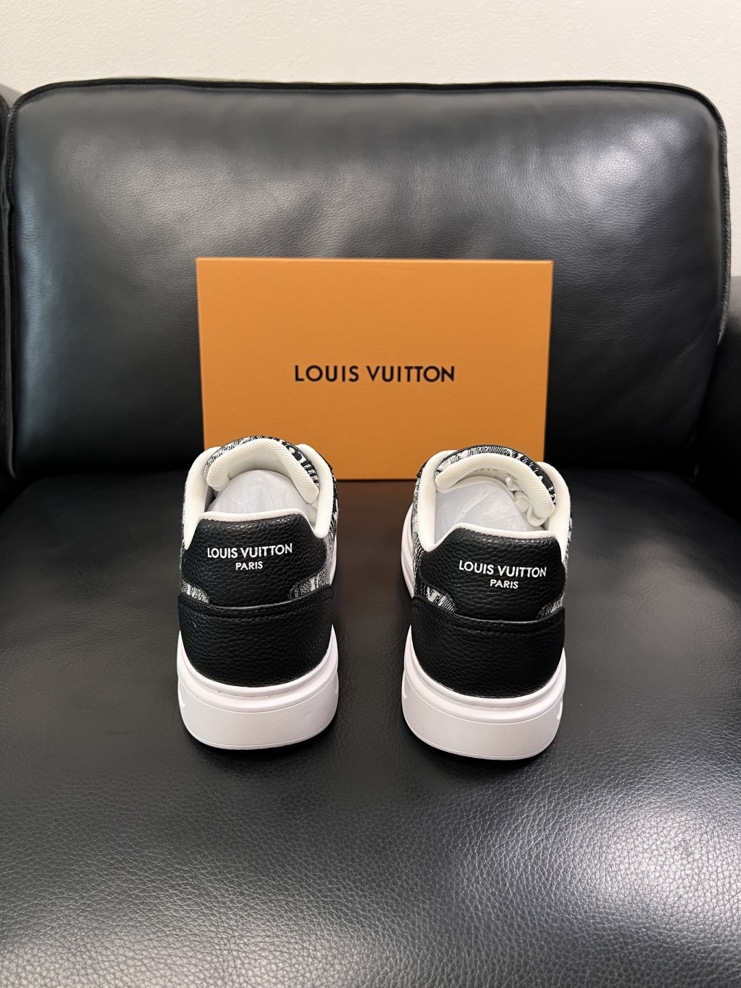 Lv  高品质  顶级工艺品  路易威登，运动板鞋专柜同步，鞋面意大利进口，高品质拼接缤纷色彩复杂工艺品
