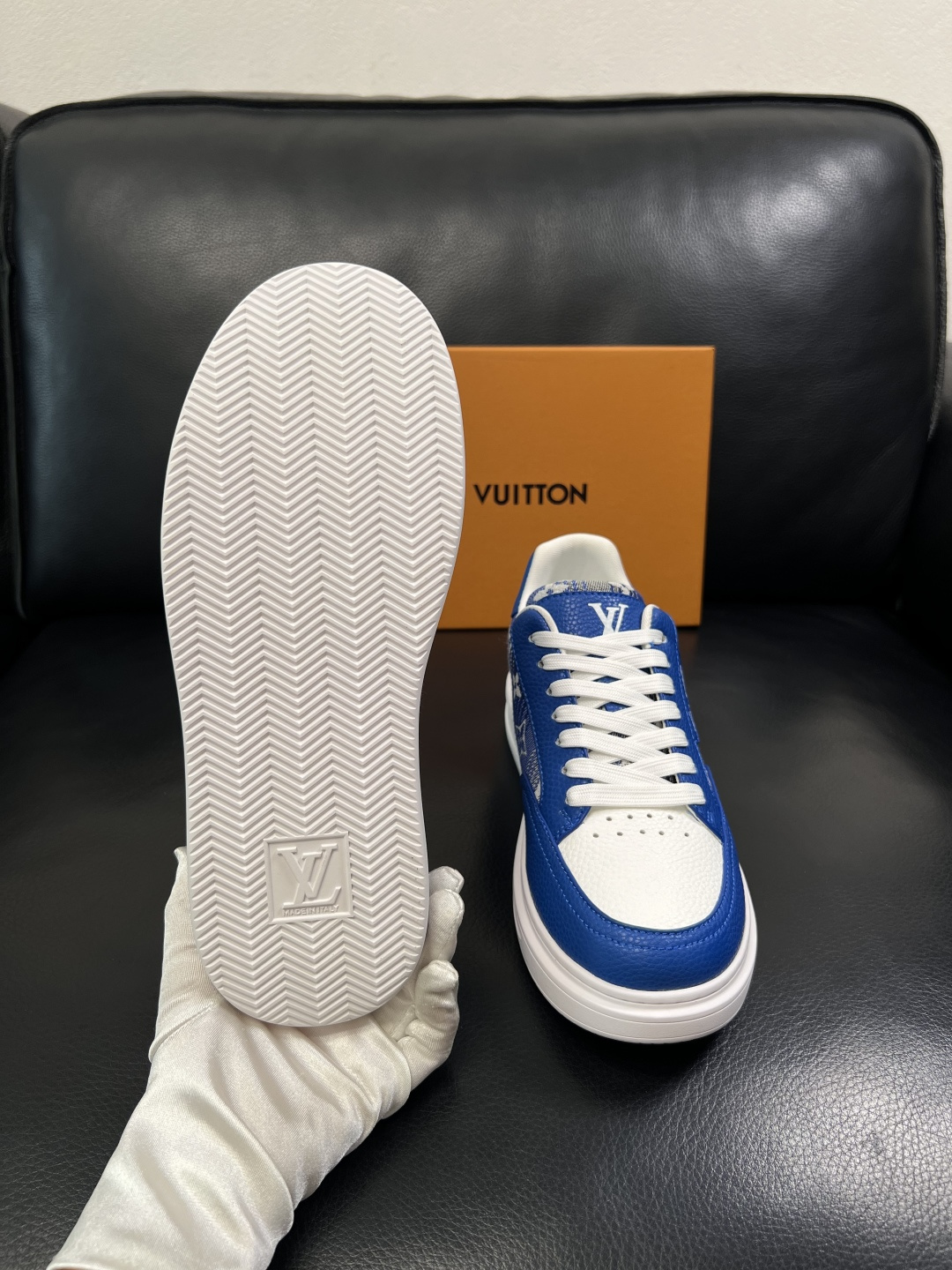 Lv  高品质  顶级工艺品  路易威登，运动板鞋专柜同步，鞋面意大利进口，高品质拼接缤纷色彩复杂工艺品