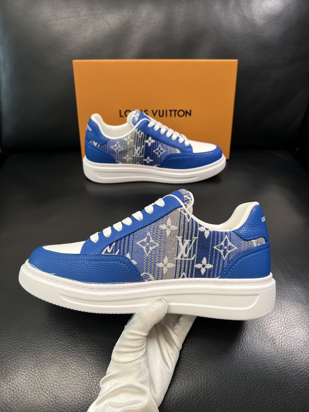 Lv  高品质  顶级工艺品  路易威登，运动板鞋专柜同步，鞋面意大利进口，高品质拼接缤纷色彩复杂工艺品