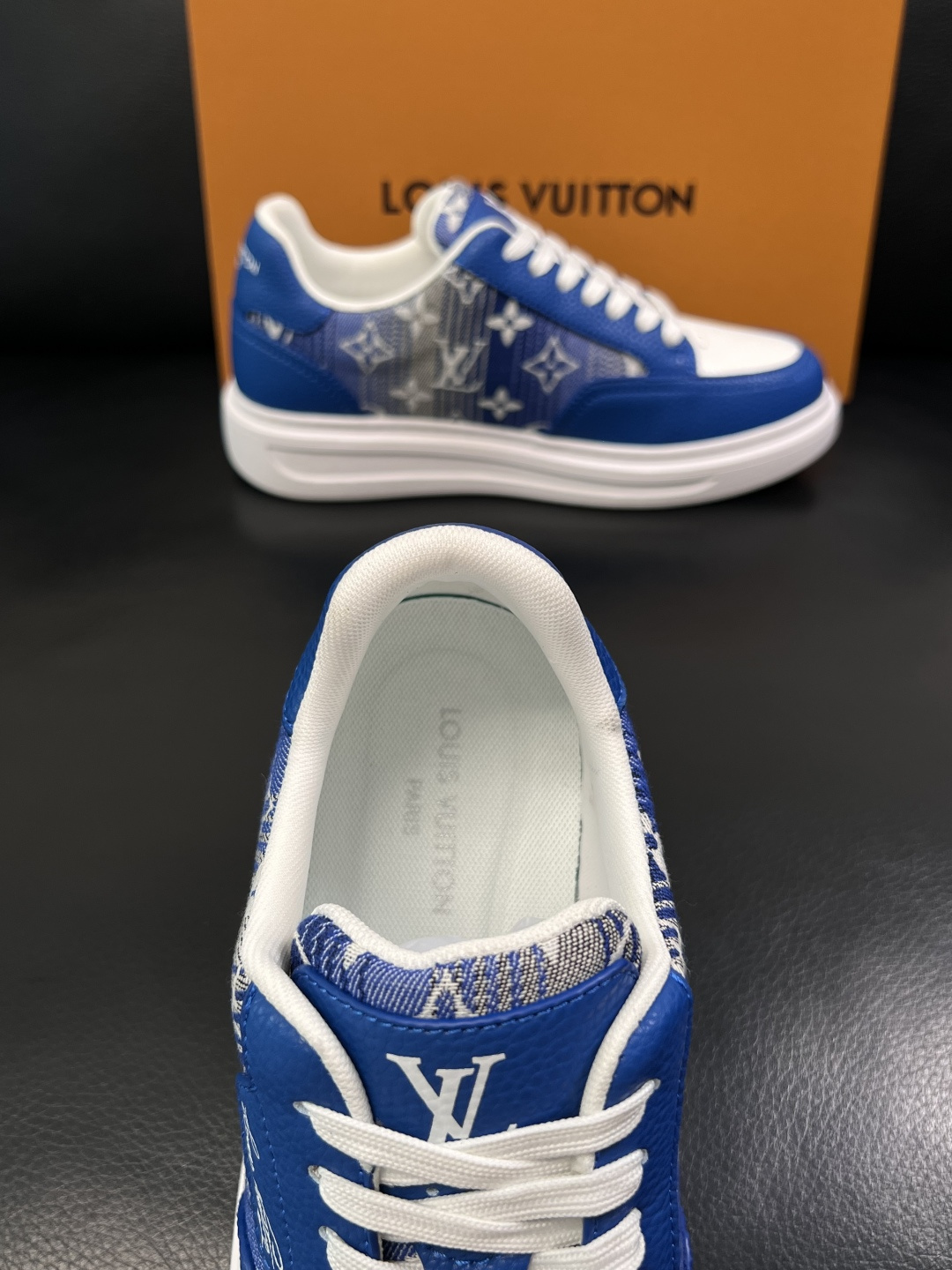 Lv  高品质  顶级工艺品  路易威登，运动板鞋专柜同步，鞋面意大利进口，高品质拼接缤纷色彩复杂工艺品
