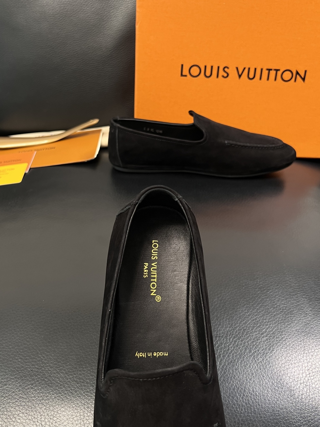 Lv  高品质  顶级代购  路易威登 专柜同步，鞋面意大利进口牛皮，进口水染牛皮内里，鞋底：原厂特供原