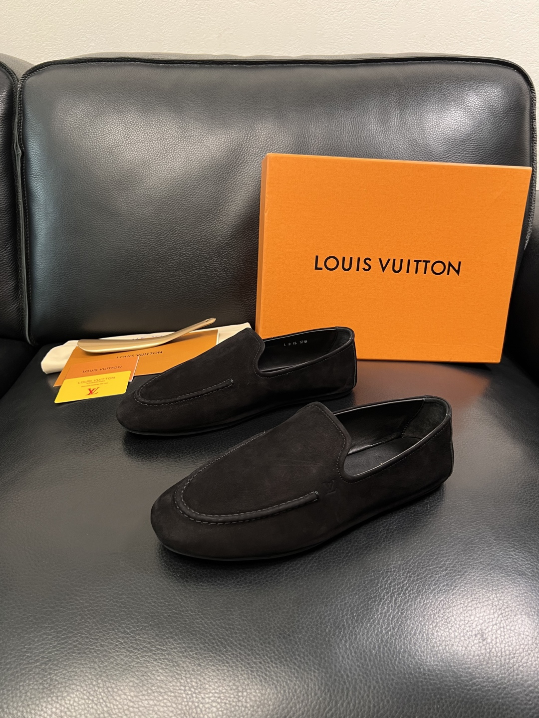 Lv  高品质  顶级代购  路易威登 专柜同步，鞋面意大利进口牛皮，进口水染牛皮内里，鞋底：原厂特供原