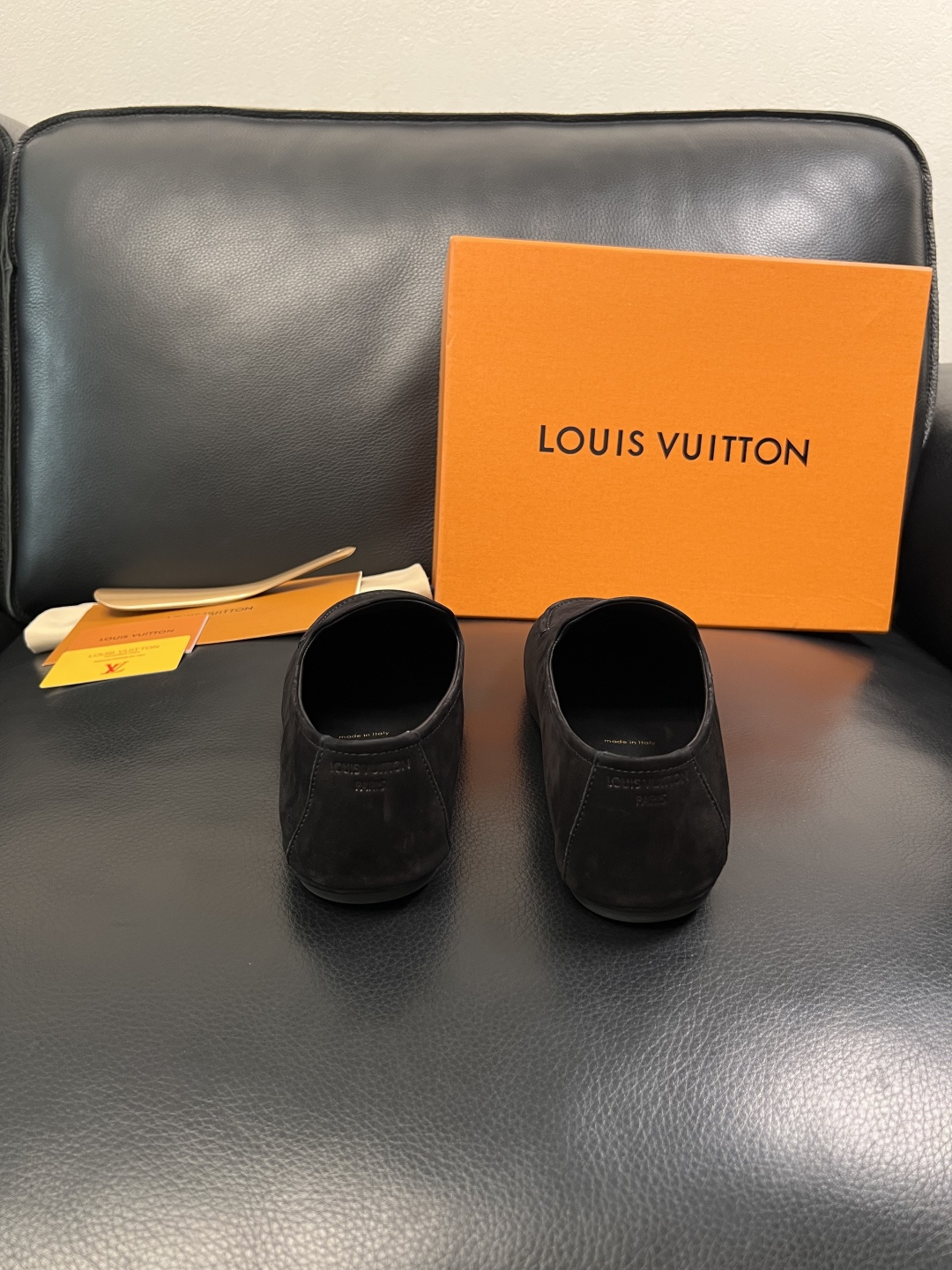 Lv  高品质  顶级代购  路易威登 专柜同步，鞋面意大利进口牛皮，进口水染牛皮内里，鞋底：原厂特供原