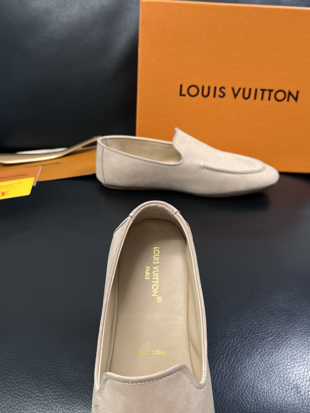Lv  高品质  顶级代购  路易威登 专柜同步，鞋面意大利进口牛皮，进口水染牛皮内里，鞋底：原厂特供原