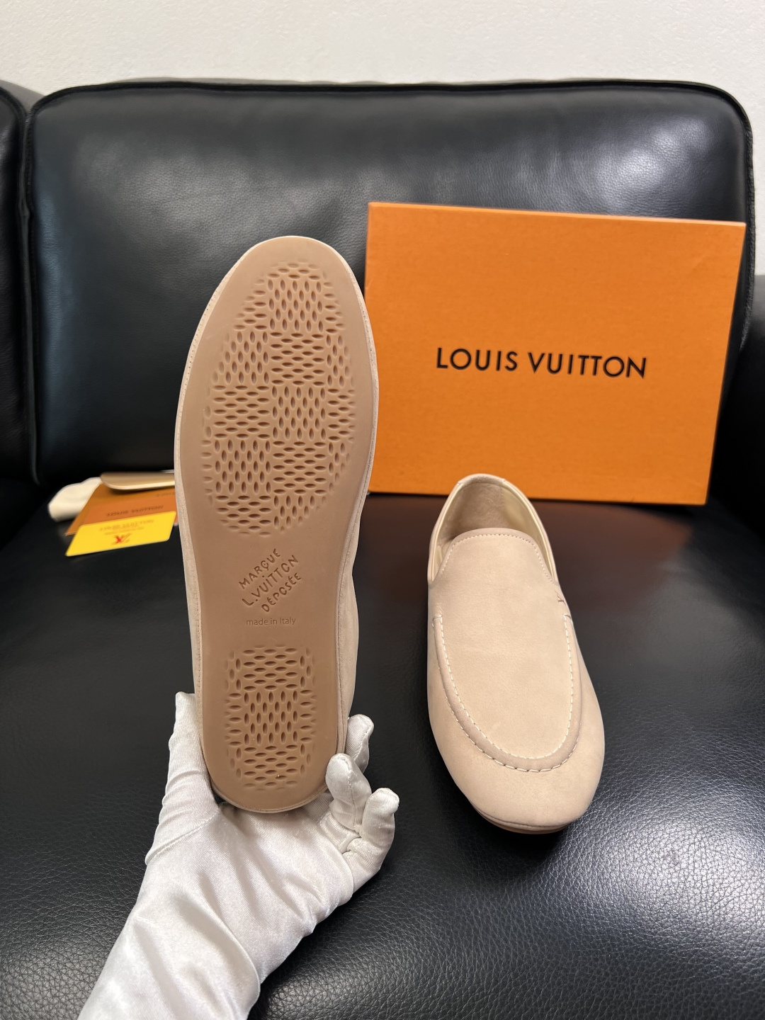 Lv  高品质  顶级代购  路易威登 专柜同步，鞋面意大利进口牛皮，进口水染牛皮内里，鞋底：原厂特供原