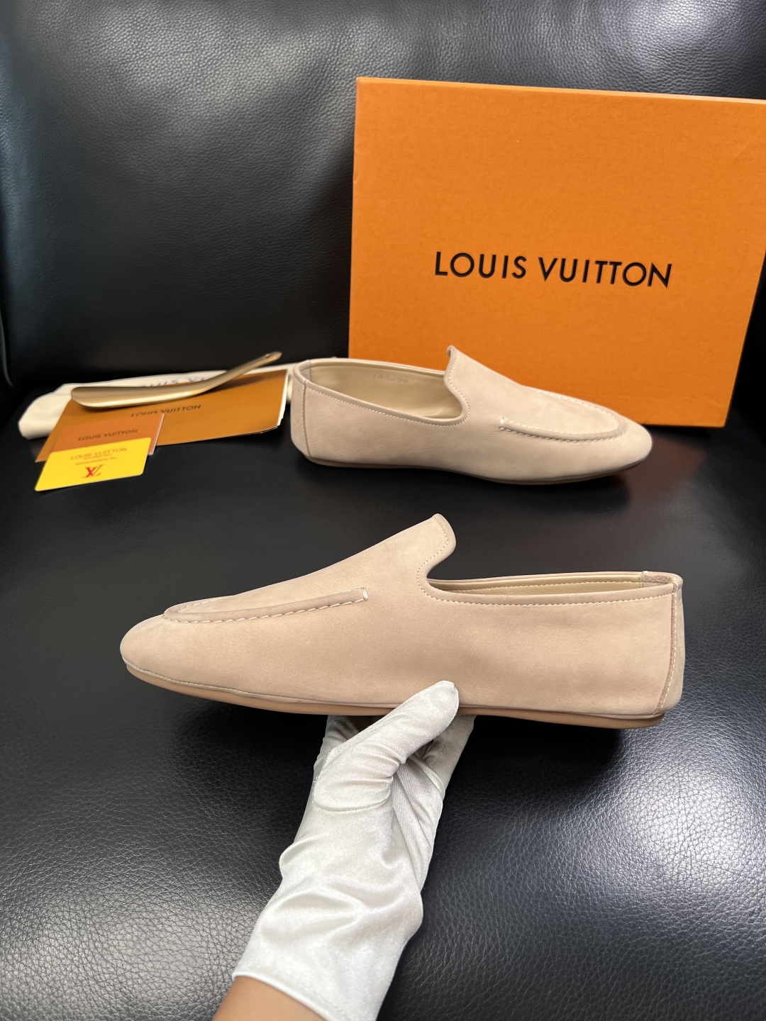 Lv  高品质  顶级代购  路易威登 专柜同步，鞋面意大利进口牛皮，进口水染牛皮内里，鞋底：原厂特供原